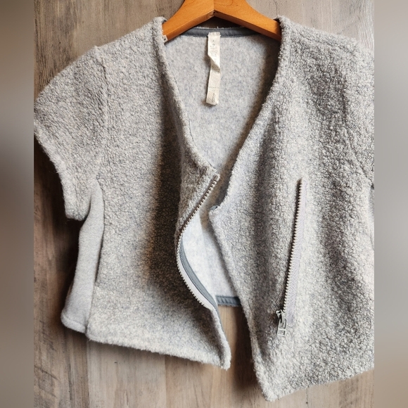 Lululemon Wool Blend Cropped Zip Up Grey Vest Size 4 Women's - Picture 6 of 9